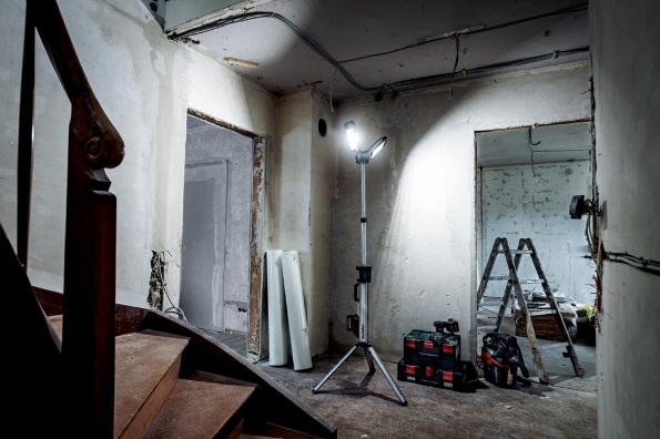 Afbeeldingen van Metabo Accu-lamp BSA 18 LED 5000 DUO-S op statief