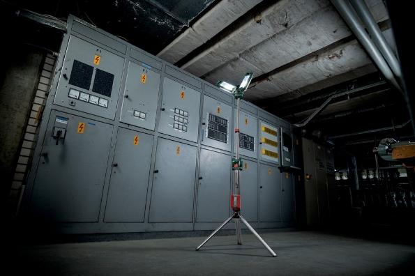 Afbeeldingen van Metabo Accu-lamp BSA 18 LED 5000 DUO-S op statief