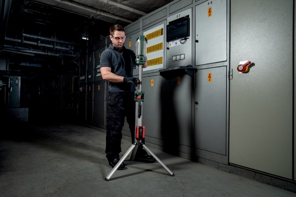 Afbeeldingen van Metabo Accu-lamp BSA 18 LED 5000 DUO-S op statief